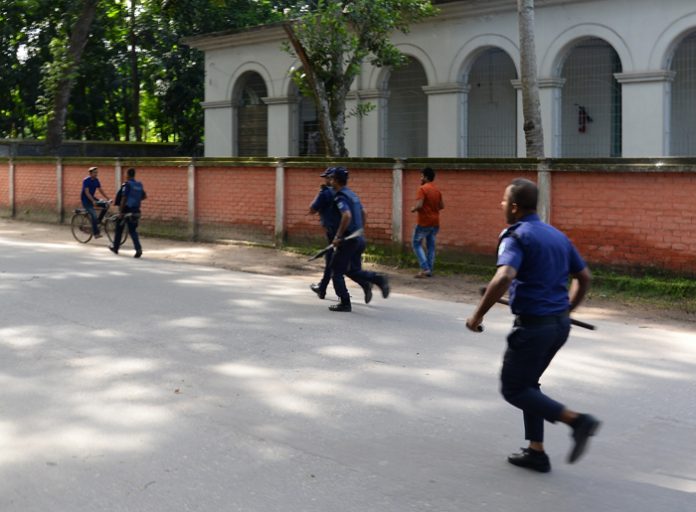 যশোরে সাবেক ছাত্রলীগ নেতাকে ডিবি পুলিশ পরিচয়ে বাড়ি থেকে তুলে নেয়ার অভিযোগ
