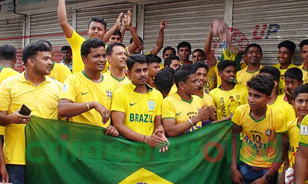  গোপালগঞ্জে ব্রাজিল দলের জার্সি বিতরণ