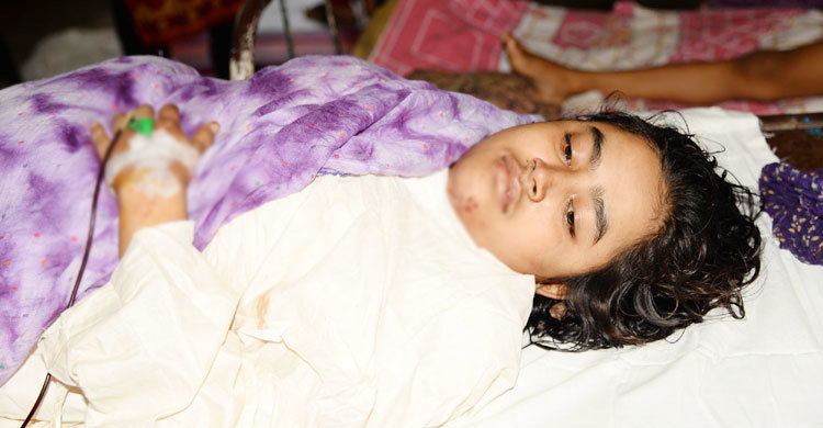 যশোরে নববধূকে ছুরিকাঘাতে জখম
