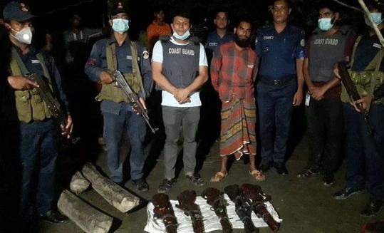 পদ্মা এলাকায় অস্ত্রসহ ডাকাত আটক