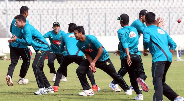 ঘুষের টাকাসহ হাতেনাতে অডিটর আটক